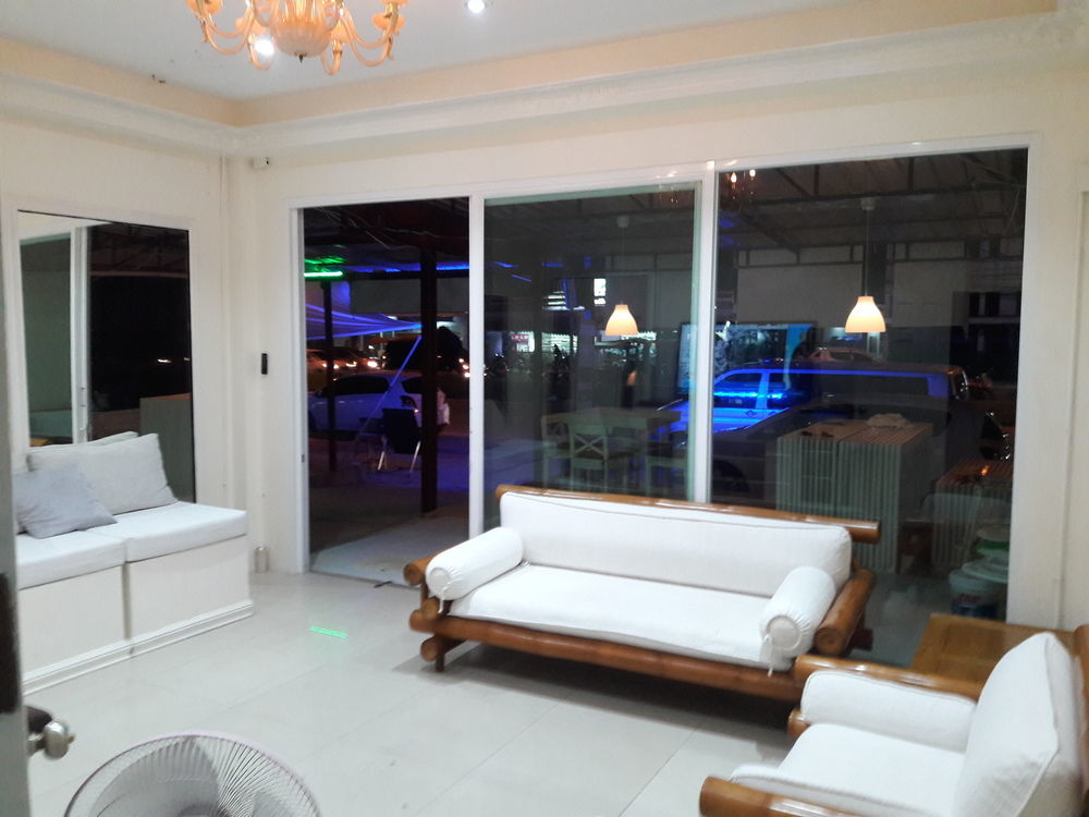 Oyo 1117 Phuket Airport Suites 타랑 외부 사진