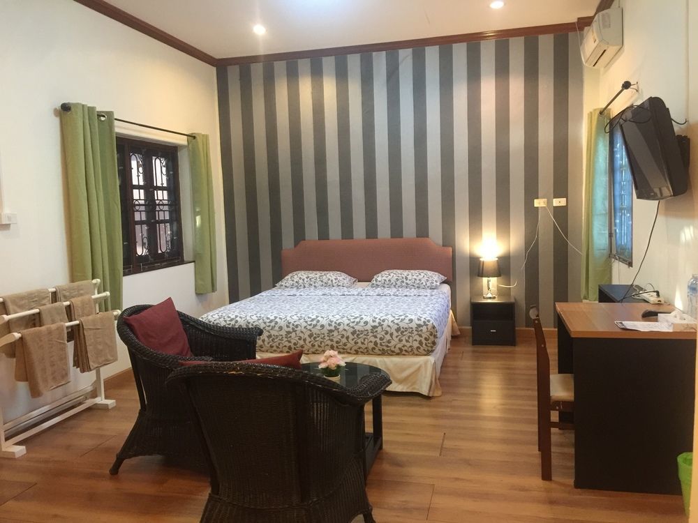 Oyo 1117 Phuket Airport Suites 타랑 외부 사진